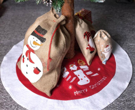 Mata Pod Choinkę Okrągła Dywanik Bożonarodzeniowy W Renifery Czerwony 80 cm