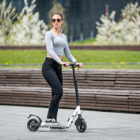 Hulajnoga Miejska Klasyczna Z Hamulcem Tarczowym Pompowane Koła 200 mm