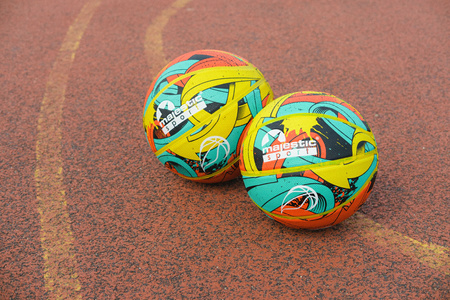 Piłka Do Koszykówki Treningowa Rekreacyjna Kolorowa Rozmiar 7 + Pompka