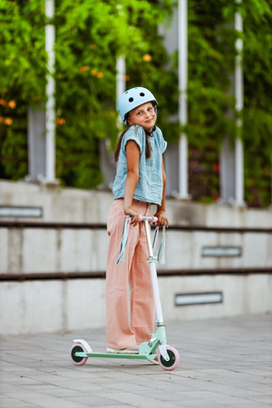 SPOKEY Dziecięca Hulajnoga Klasyczna Dwukołowa Rekreacyjna Z Frędzlami 125 mm